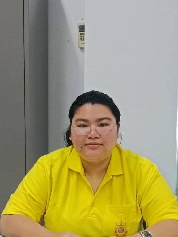 นางสาวนรีณัฐ บุญเลิศ